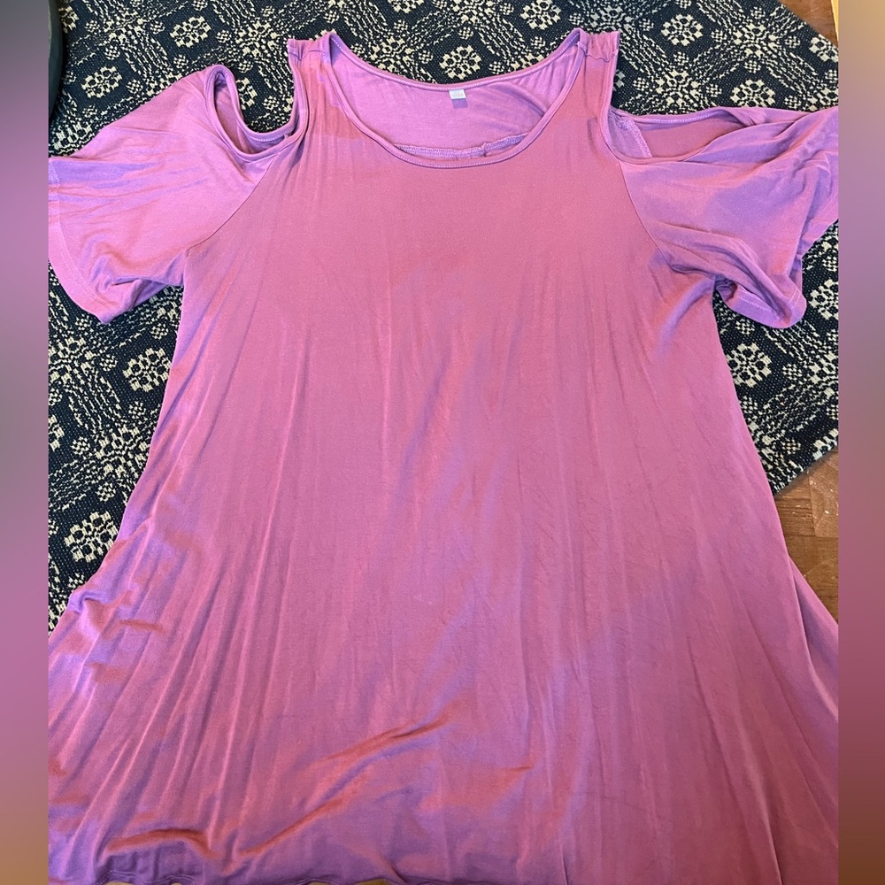 Women’s size XXL cold shoulder Top